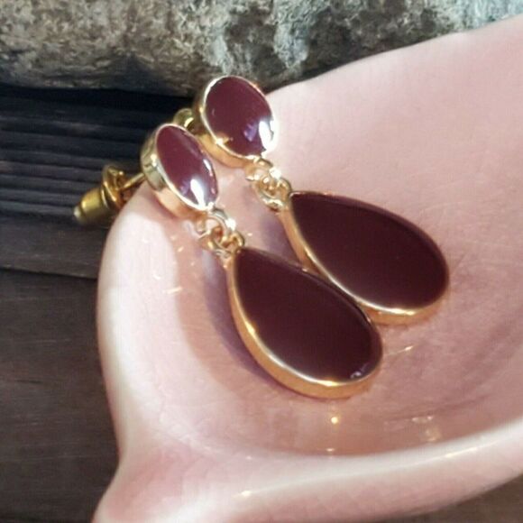 Mid Century Style Retro Cool Burgundy Red Gold Teardrop Enamel Earrings - Picture 6 of 7